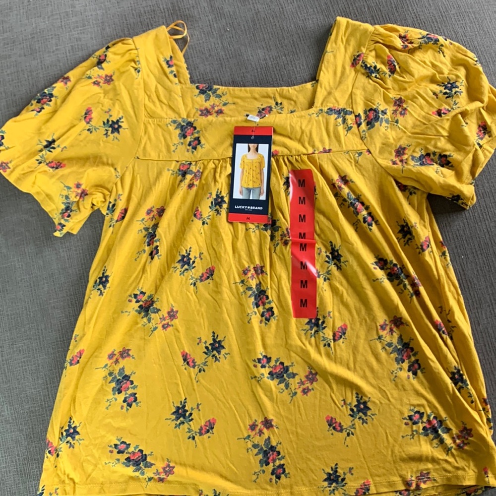 NWT autumn yellow shirt. Size M.